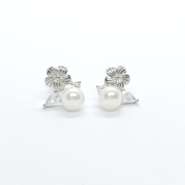 pearl with silver flower earring - Image 3