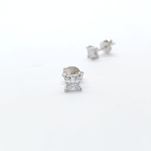 White stone fancy look  earring - Image 2