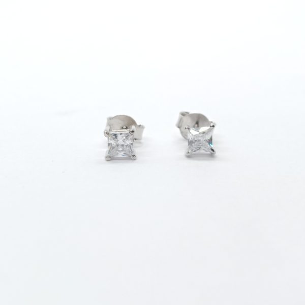 White stone fancy look  earring - Image 3