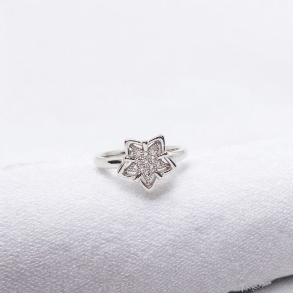 White star stone fancy ring