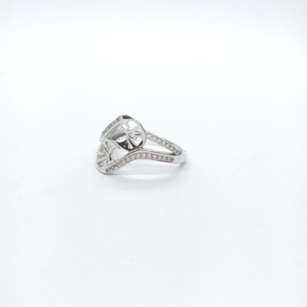 New white stone fancy ring - Image 3