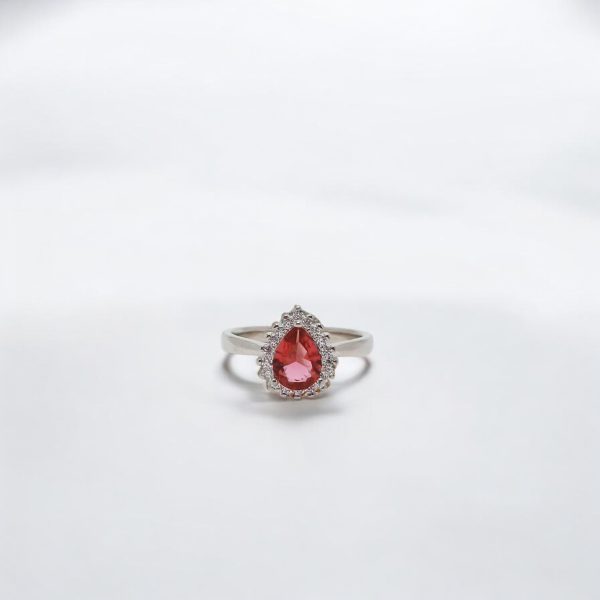 Classic ring with pink stone