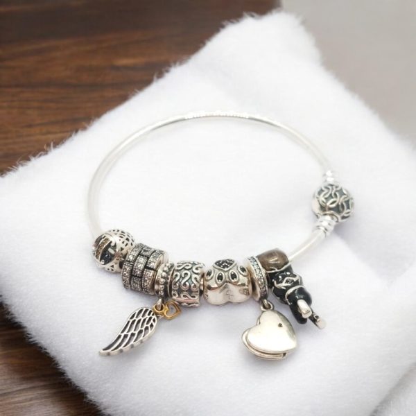 Stylish silver bracelet