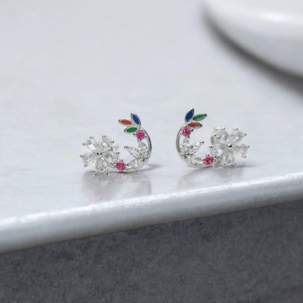 Flower shape earrings with colored leaves