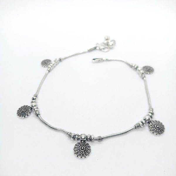 Classic flowers silver-anklet - Image 3