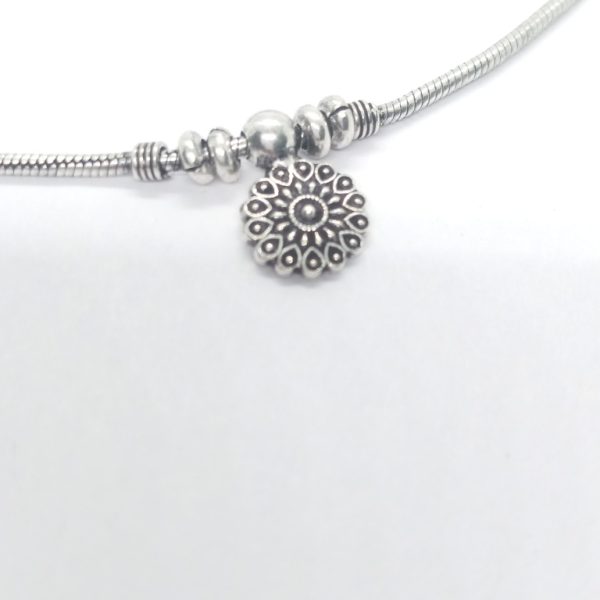 Classic flowers silver-anklet - Image 2