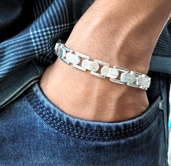 Very delicate glossy with stainless silver bracelet - Image 2