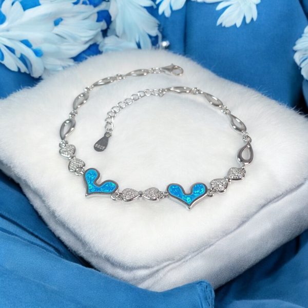 Fancy bracelet with heart shape design - Image 2