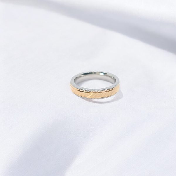 Sterling silver men,s ring with gold color