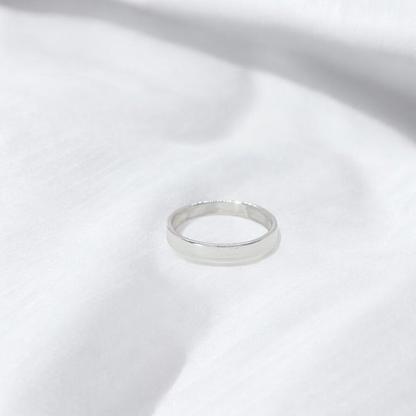 Men,s silver plain band ring